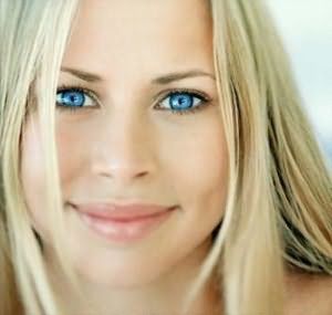  Жемчужно - белые волосы и голубые глаза – отличное сочетание для летних красавиц