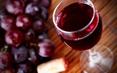 Для окрашивания используются исключительно виноградные вина