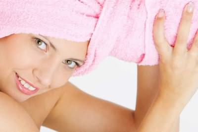 Масляную маску можно сделать более эффективной своими руками: для этого предварительно прогрейте банное полотенце утюгом