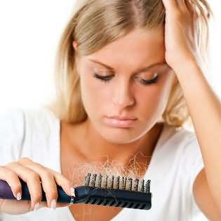 Потеря волос – проблема, которая знакома всем молодым мамам