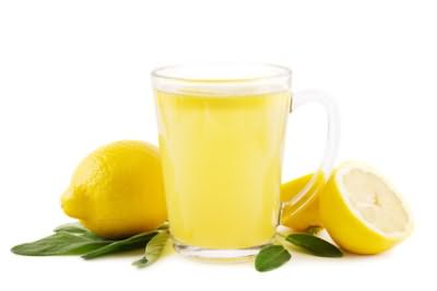 Лимон - натуральное средство осветления после неудачного окрашивания.