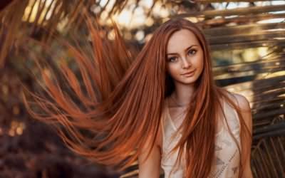 Красивый рыжий цвет волос сделает образ зеленоглазых девушек ярким и элегантным