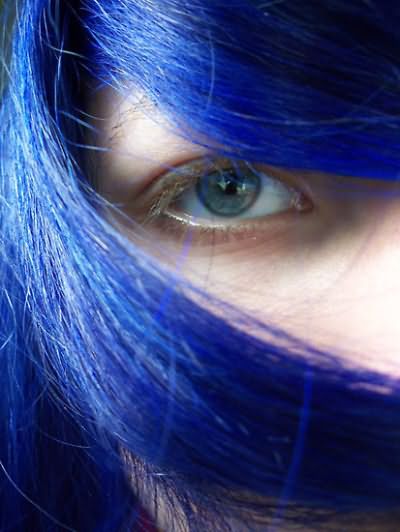 Как покрасить волосы в синий цвет