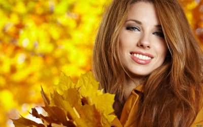 Девушка с цветотипом "осень".