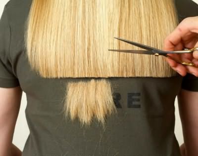 Ошибочно мнение, что стрижка требуется только натуральным волосам, сломанные кончики искусственных прядей также требует стрижки
