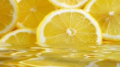 Лимонный сок весьма полезен при проведении процедуры