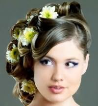 Свадебная прическа с цветами на средние волосы.