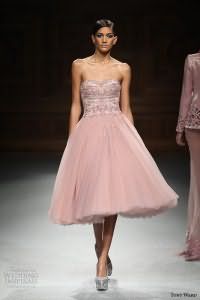 Роскошное платье в стиле 50-х розового цвета, длиной ниже колен от Tony Ward.