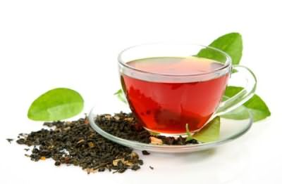Чёрный чай с сахаром – быстрое и простое средство разглаживания прядей