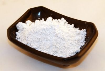 Белая глина – популярный косметический продукт